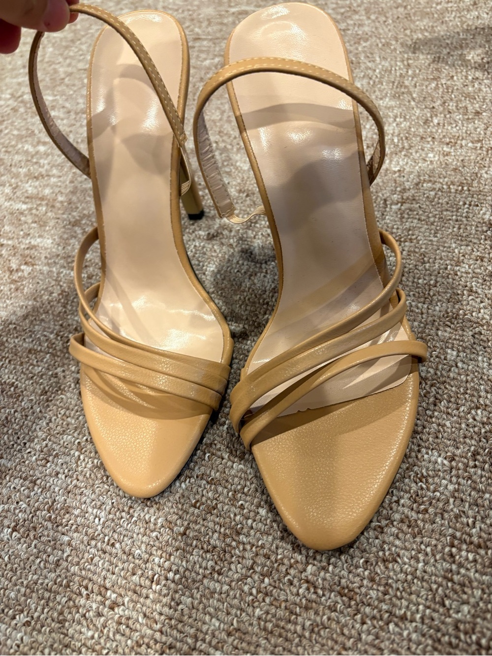 *NEVER BEEN WORN!!* Women’s Strappy Tan Heeled Sandals